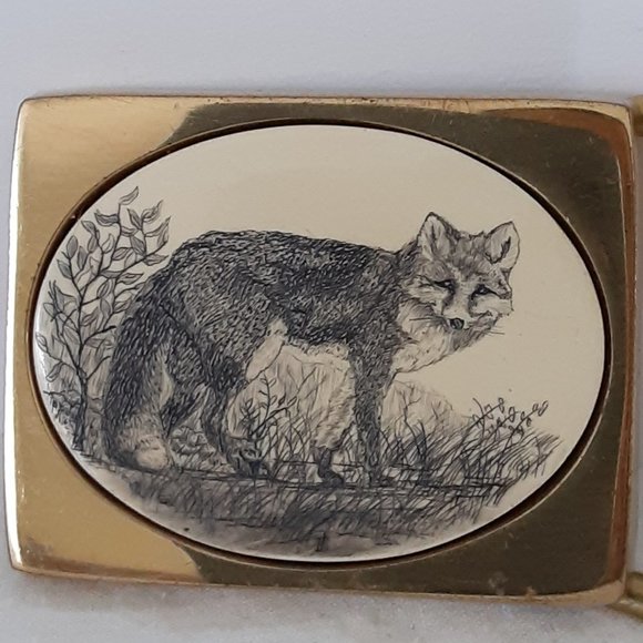 Barlow Other - Barlow faux scrimschaw brass belt buckle